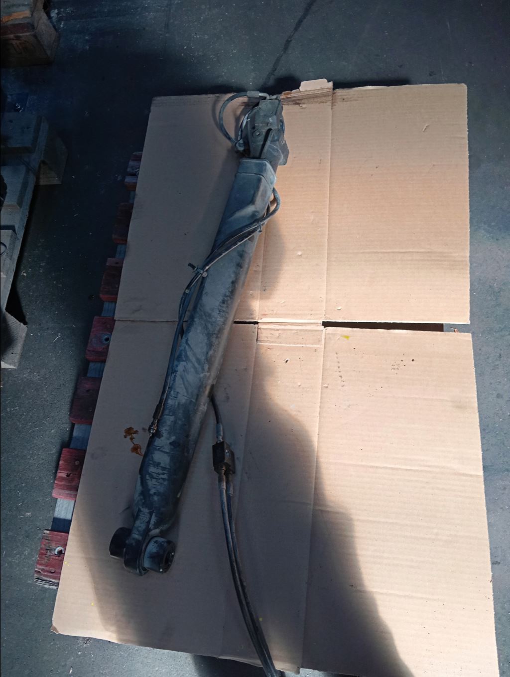 piece_VOLVO FH VERIN DE CABINE