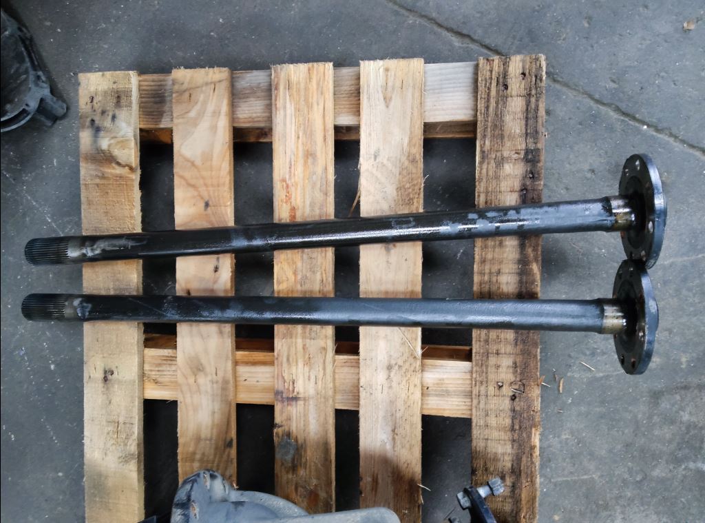 piece_RENAULT MAXITY  ARBRE DE ROUE ARRIERE DROIT 7485149441