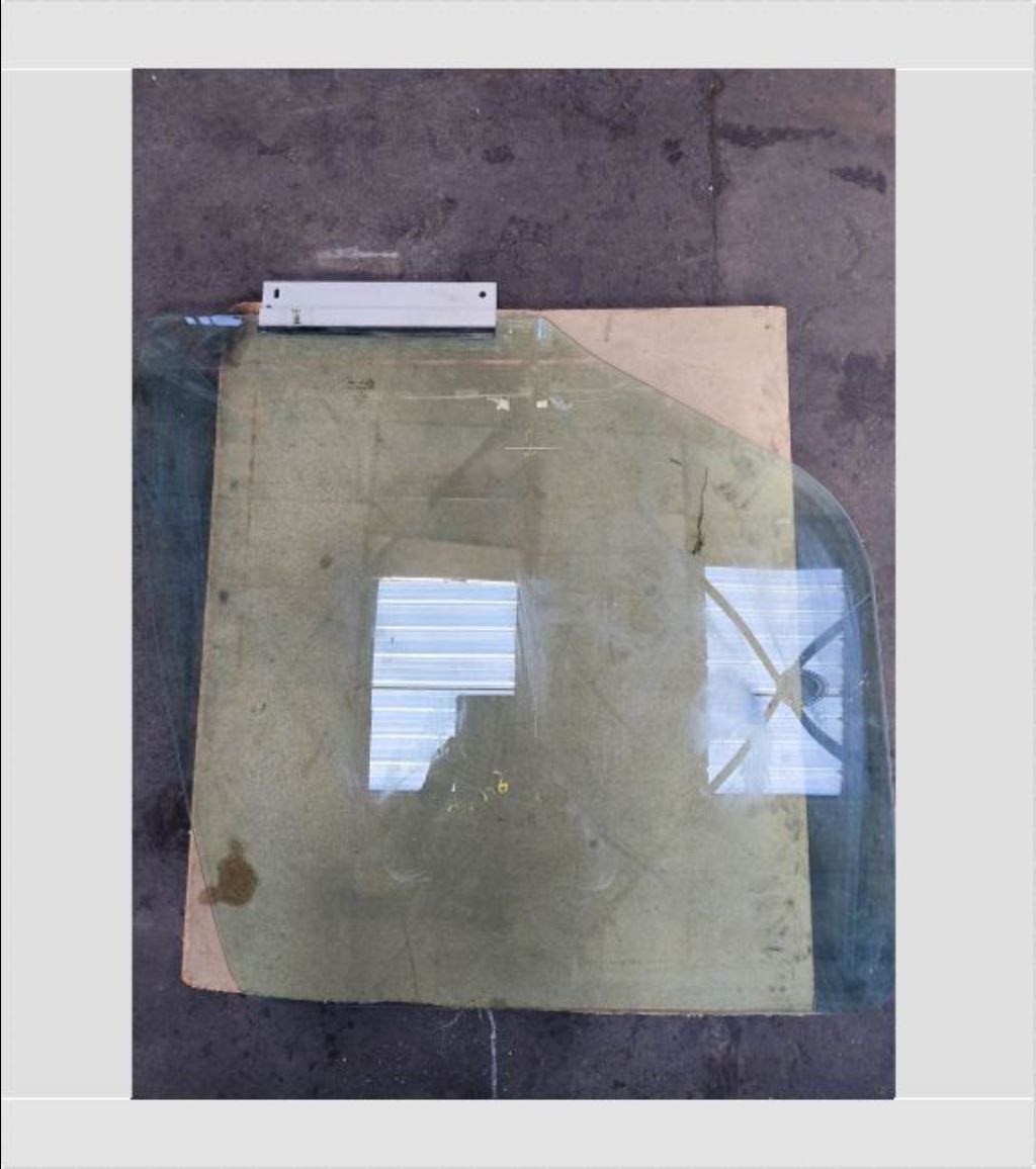 piece_RENAULT MIDLUM  VITRE AVANT DROITE 7420827129