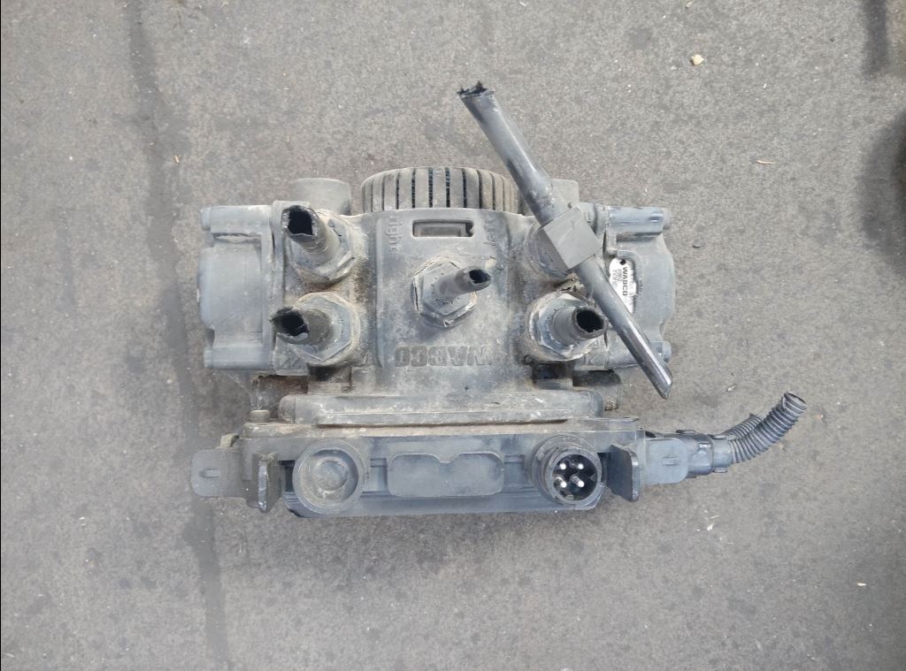 piece_MAN 10.220  VALVE DE FREIN EBS AR 81.52106-6059