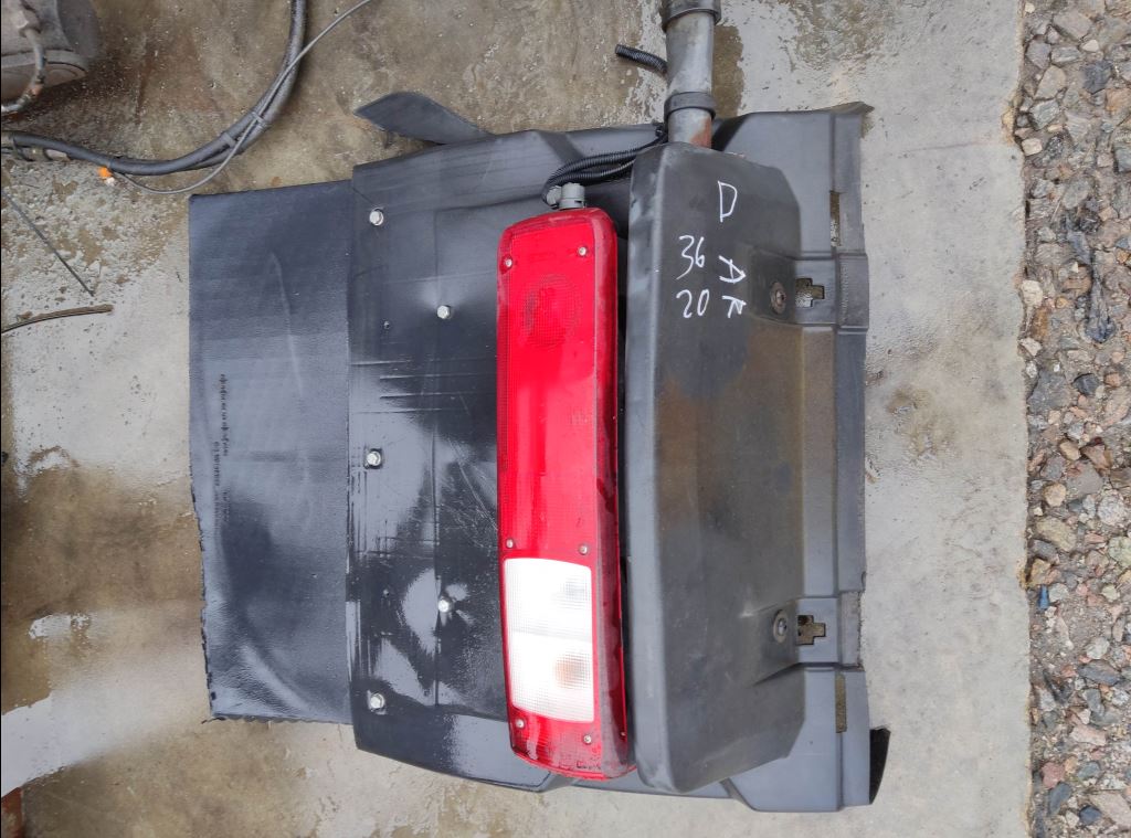 piece_RENAULT T  AILE ARRIERE DROITE 7422087701