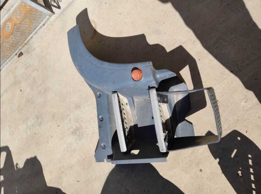 piece_MAN 26.363  MARCHEPIED GAUCHE 81.61510-0589