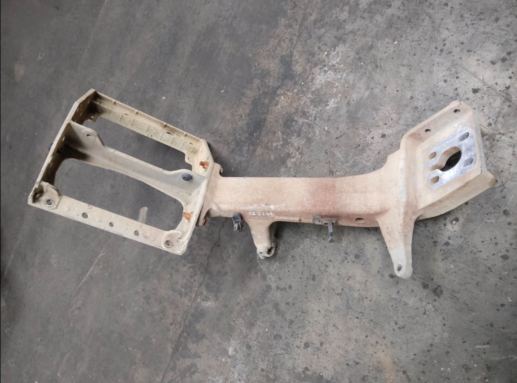 piece_RENAULT 385.19T  SUPPORT PARE CHOC DROIT 7482317469