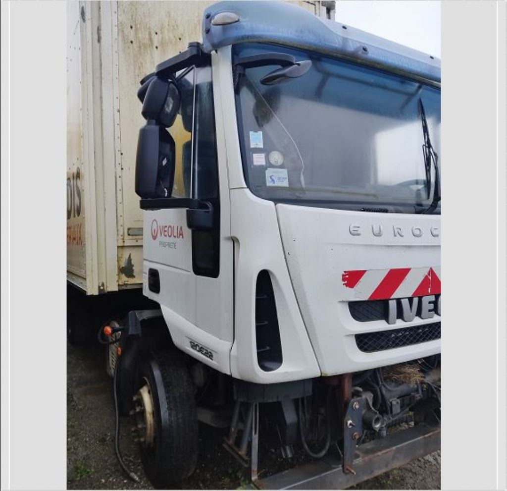 piece_IVECO 120E22 RESERVOIR CARBURANT 98469841