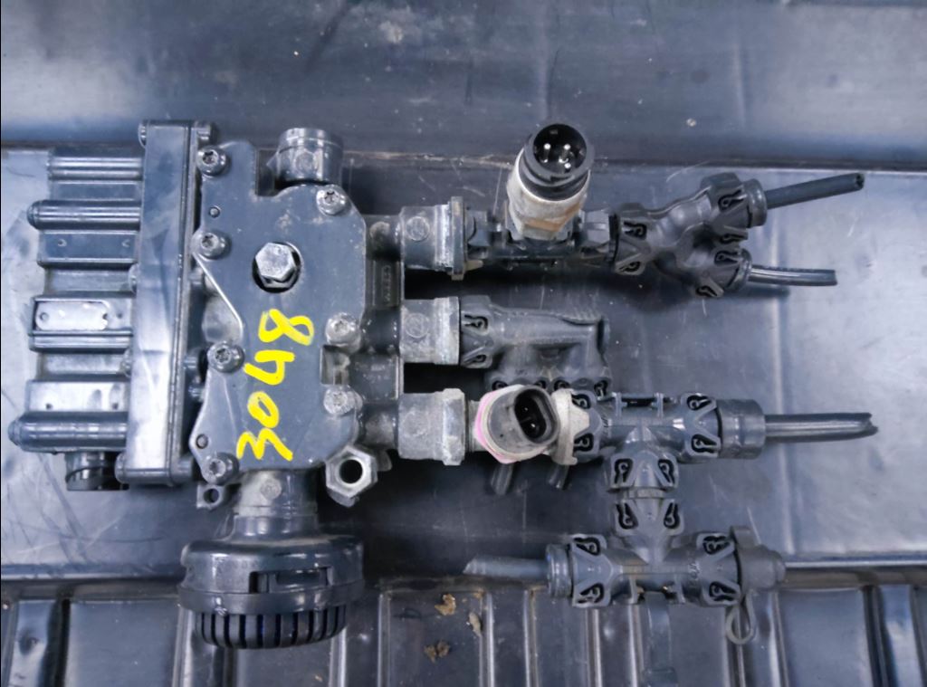 piece_IVECO AS WAY 490 INTERRUPTEUR ECLAIRAGE INTERRIEUR 5802305563