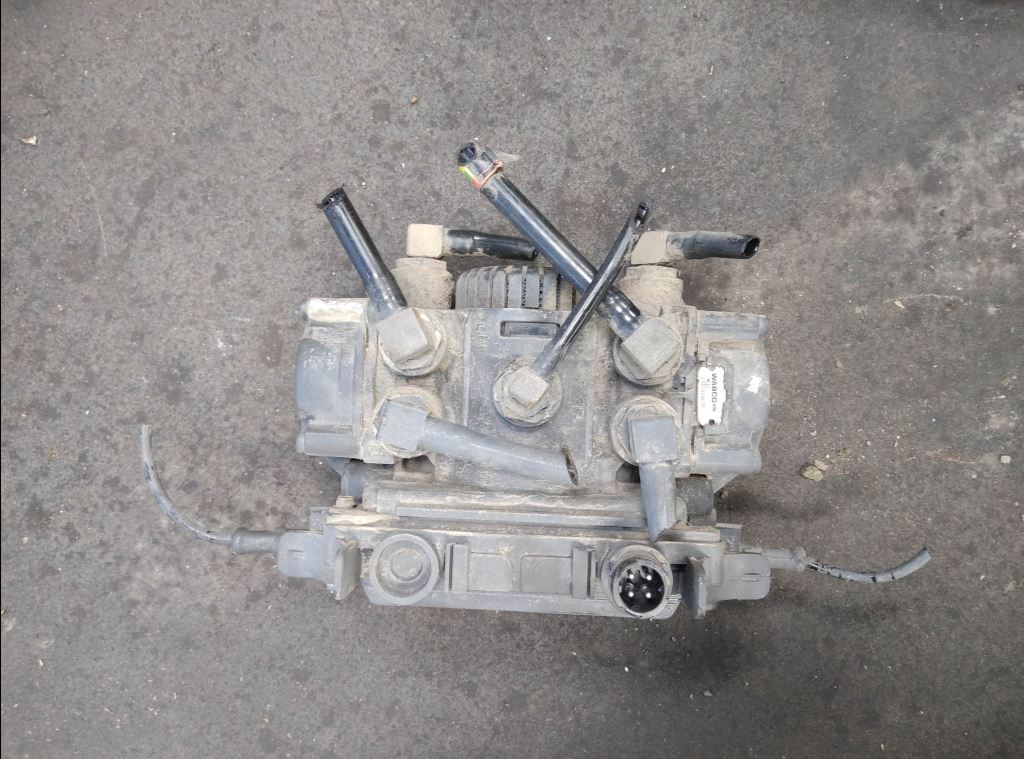 piece_DAF CF85  VALVE DE FREIN EBS AR 4801040020