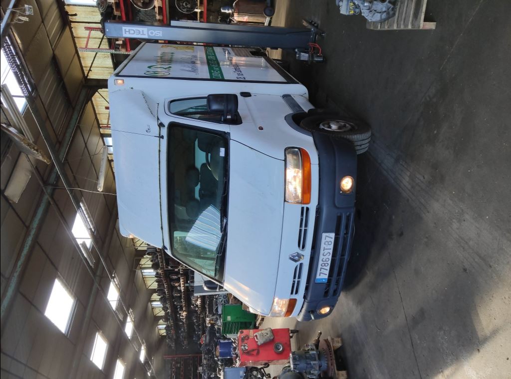 piece_RENAULT MASTER  PARE CHOC AVANT