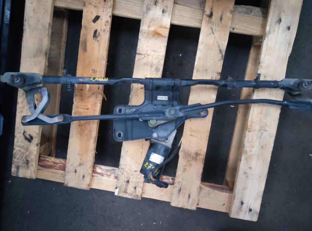 piece_IVECO 80E18 TIMONERIE ESSUIE GLACE