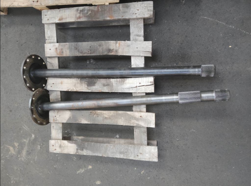 piece_IVECO 140E22 ARBRE DE ROUE ARRIERE GAUCHE 42543984