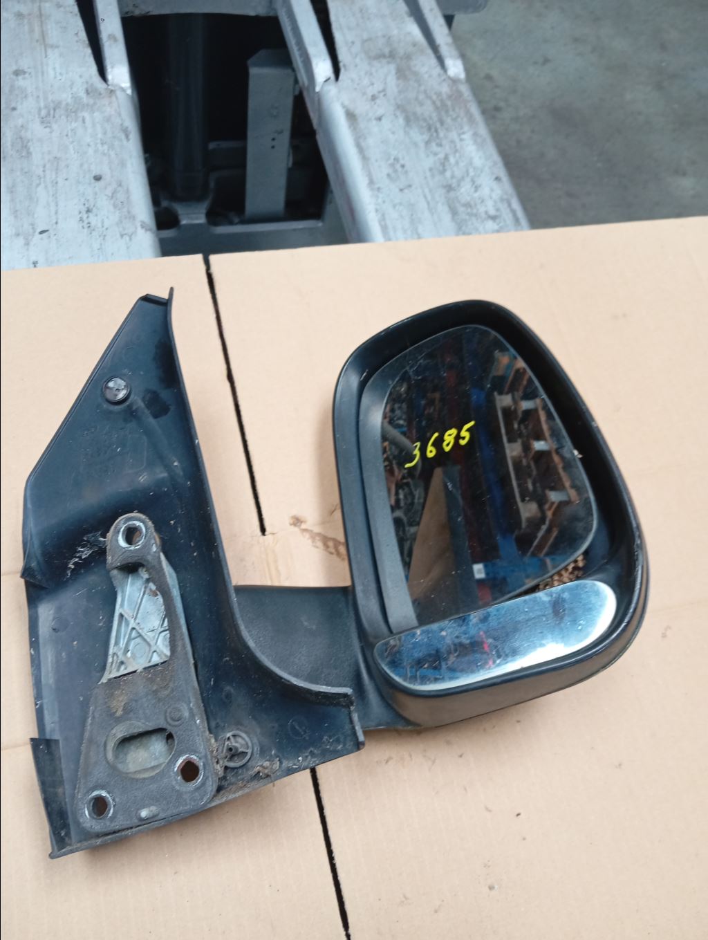 piece_FORD TRANSIT  RETROVISEUR MANUEL DROIT