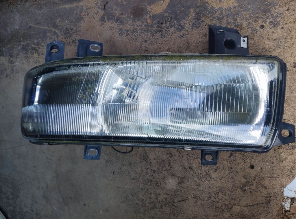 piece_RENAULT MASTER PHARE DROIT 7701044520