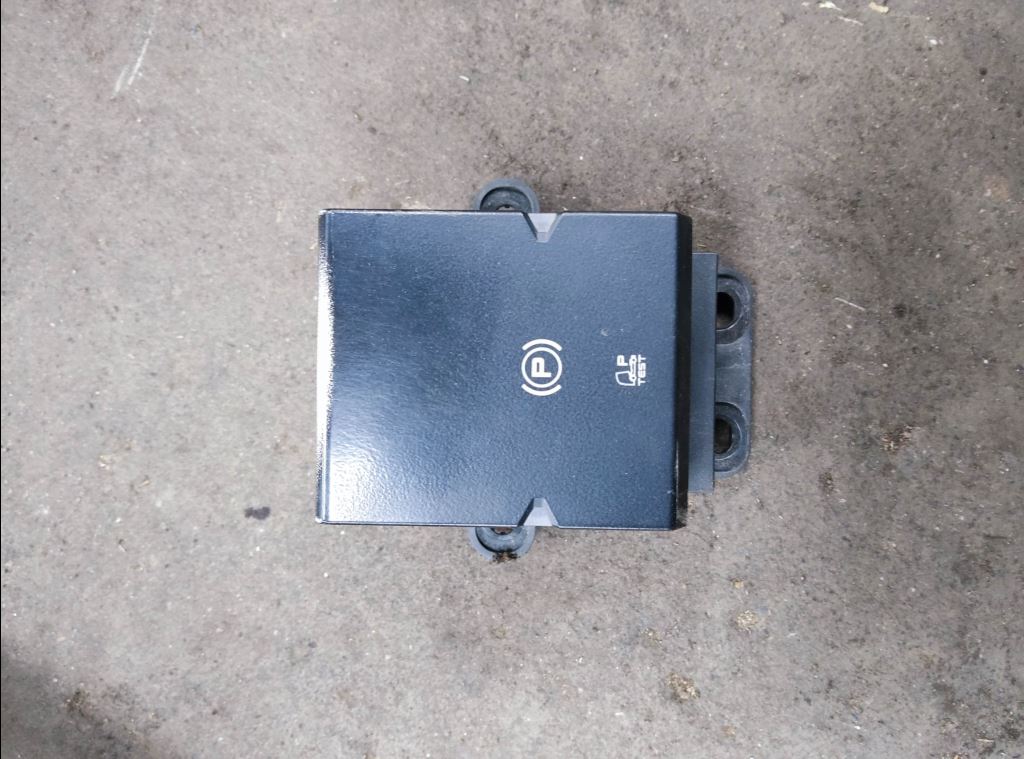 piece_RENAULT C 520 DTI  6X4 COMMANDE DE FREIN DE PARC 7422107789