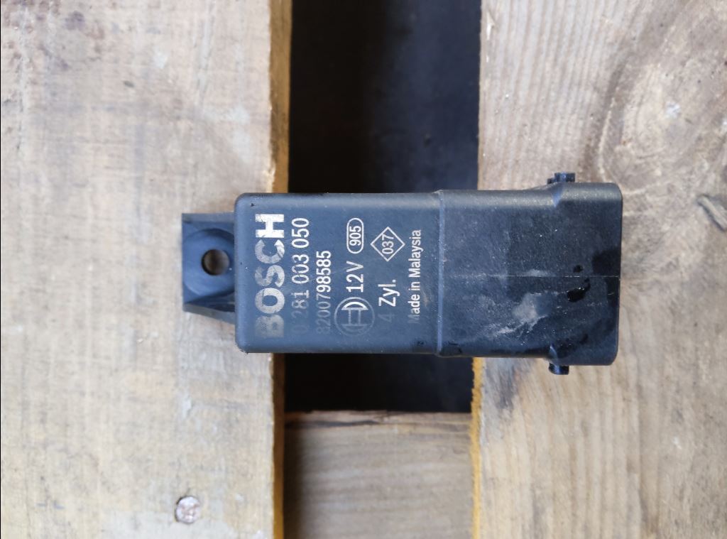 piece_RENAULT TRAFIC BOITIER RELAIS PRECHAUFFAGE 0281003050
