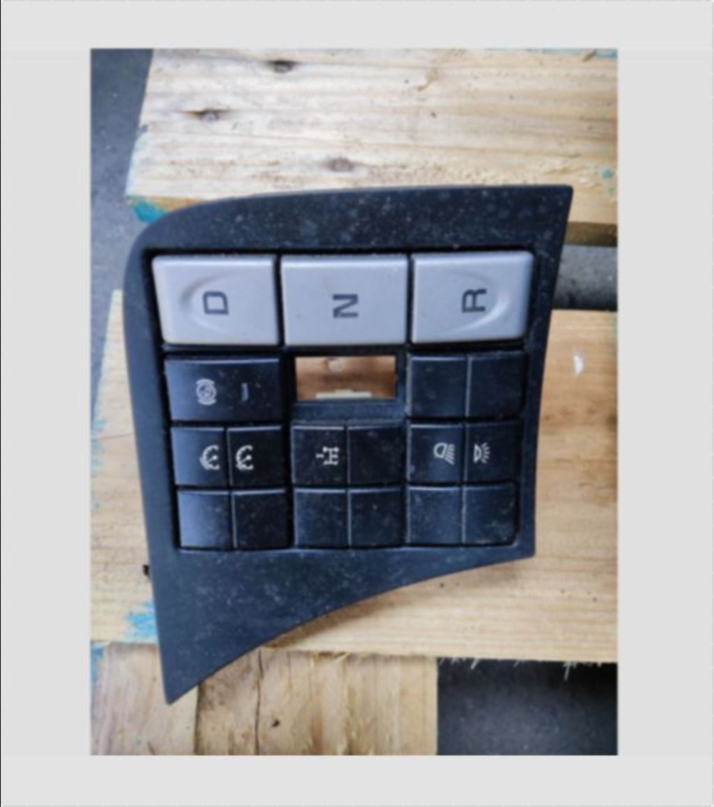 piece_IVECO AS440T CONSOLE DE TABLEAU DE BORD 504309983