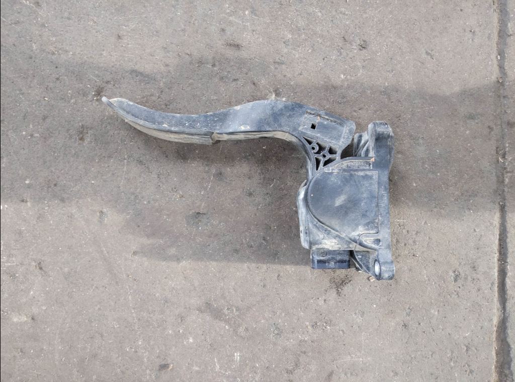 piece_MERCEDES MB SPRI PEDALE D'ACCELERATEUR A9063000404