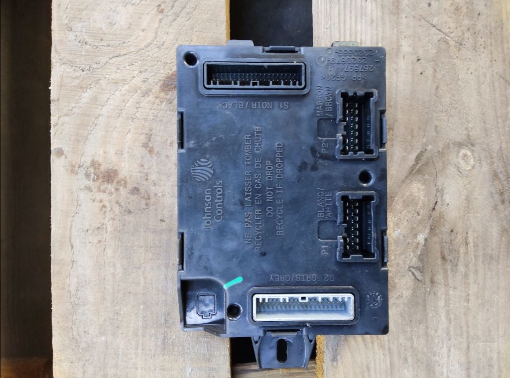 piece_RENAULT TRAFIC BOITIER BCW 27803083