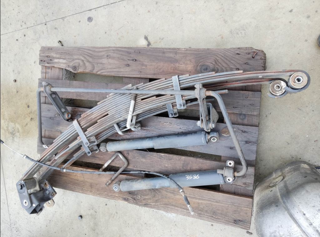 piece_IVECO 35C15 AMORTISSEURS AVANT CHASSIS 5801771684