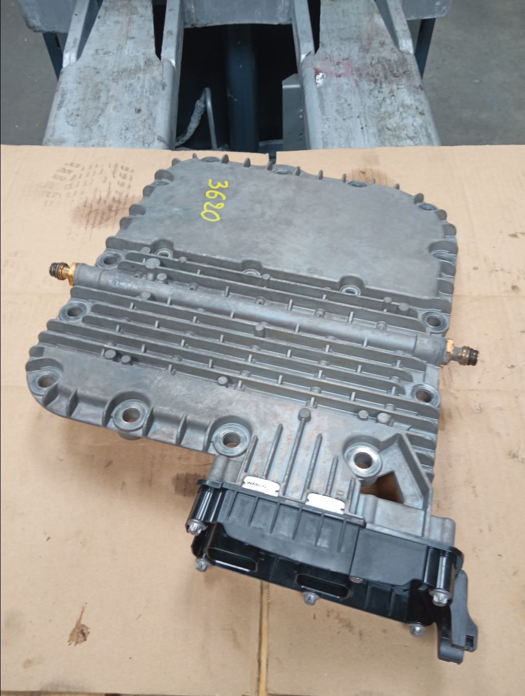 piece_RENAULT T  BOITIER UNITE DE COMMANDE DE BOITE DE VITESSE  21911579