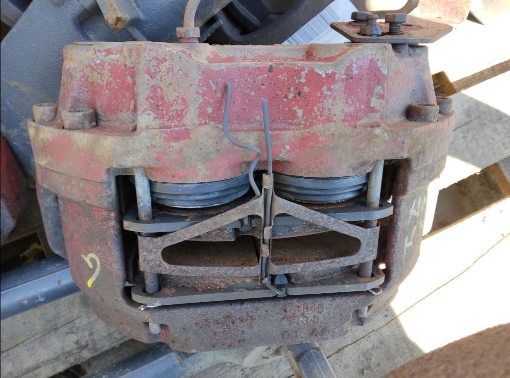 piece_RENAULT S150 09R ETRIER DE FREIN AVANT GAUCHE 68320714