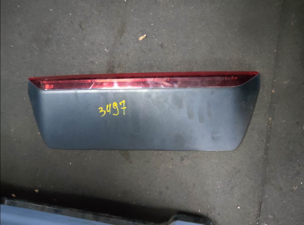 piece_VOLKSWAGEN CRAFTER  FEU ARRIERE CENTRAL 7C0945087F