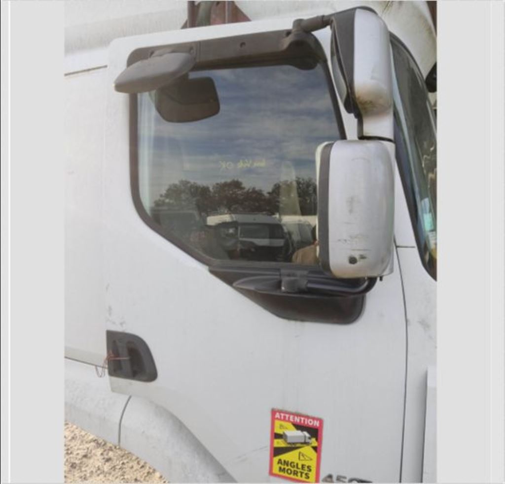 piece_RENAULT PREMIUM  PORTE AVANT DROITE 7460000301