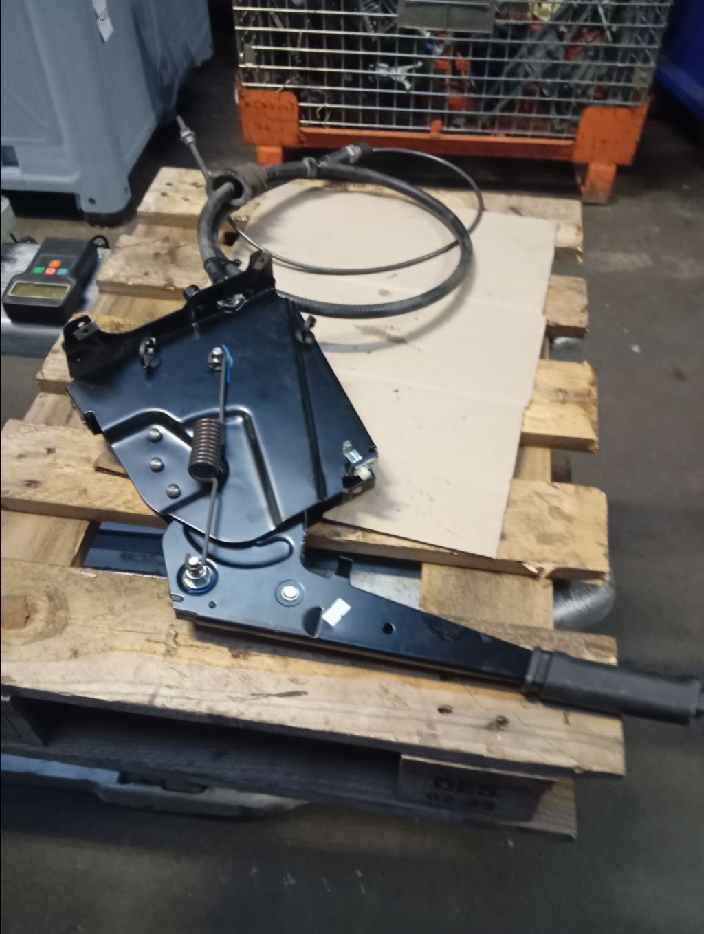 piece_IVECO 35C15  LEVIER DE FREIN A  MAIN 5801507178