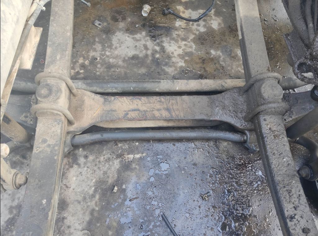 piece_RENAULT PREMIUM  FUSEE AVANT DROITE 7420556296