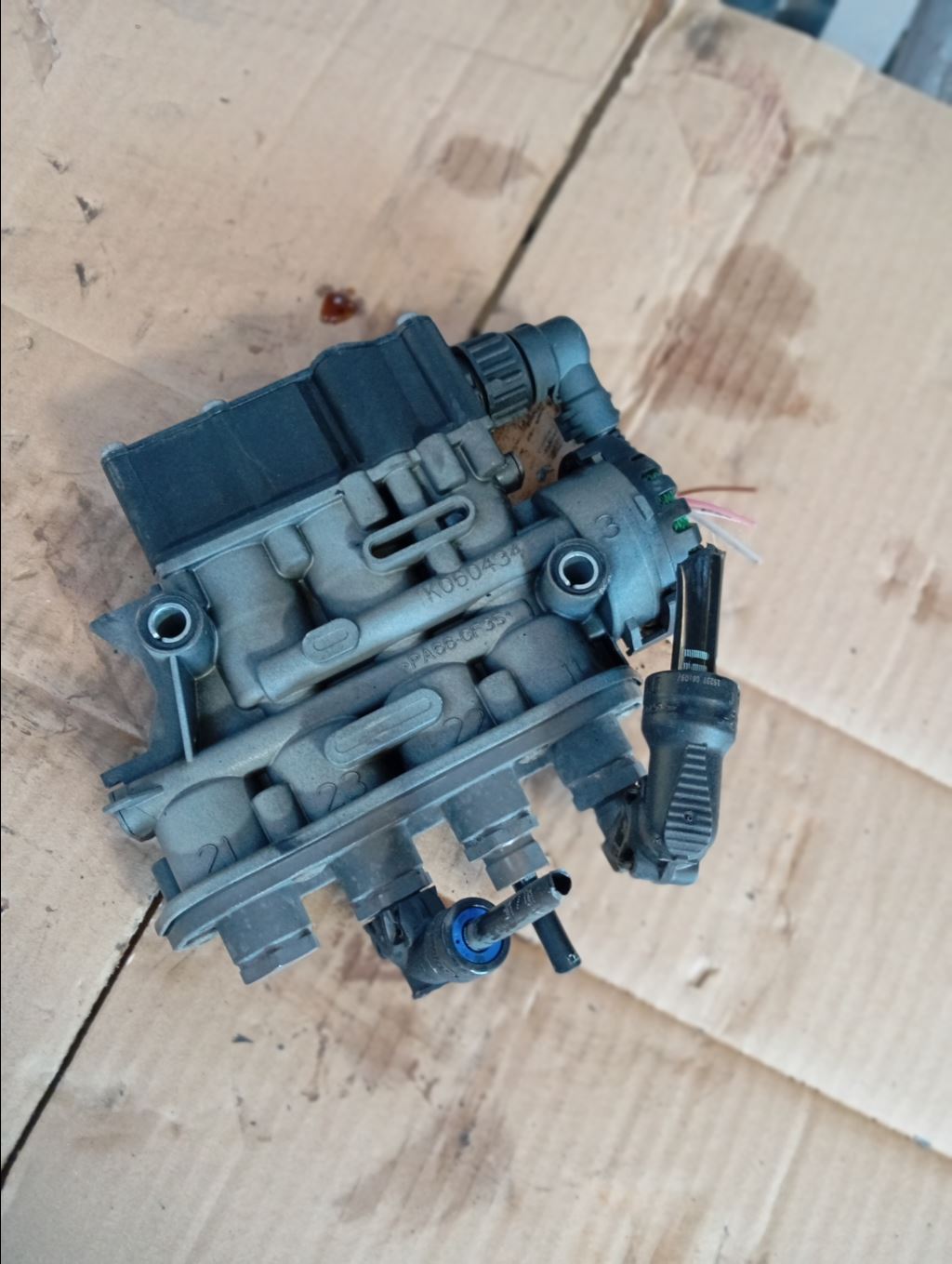 piece_RENAULT T ELECTROVANNE 21083657
