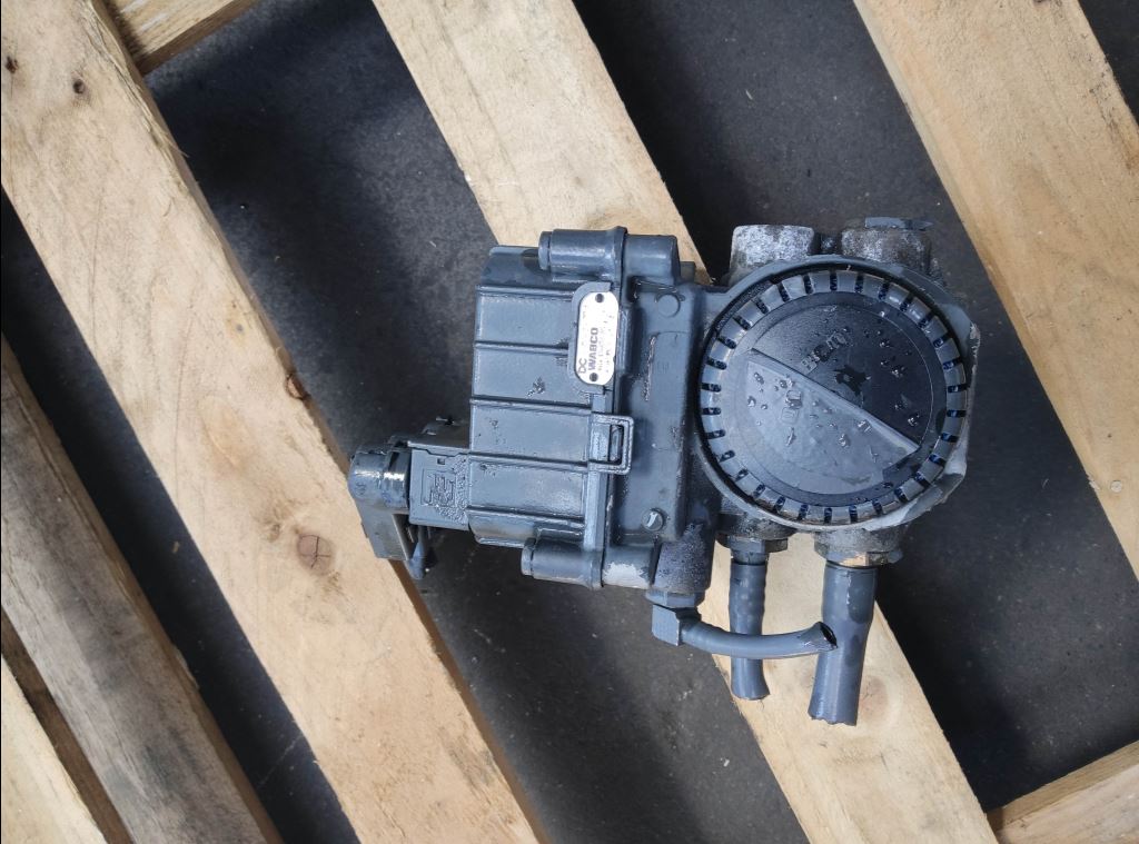 piece_MERCEDES ACTROS VALVE EBS A0004296324