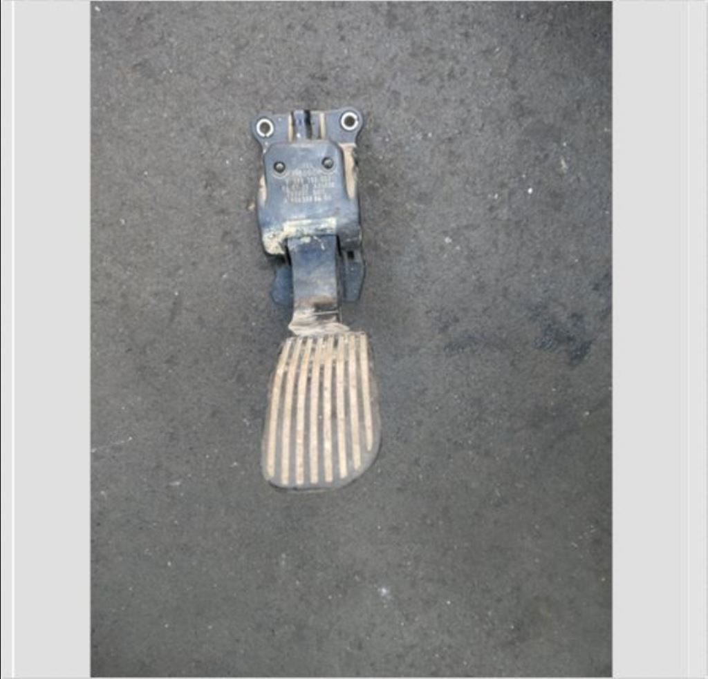 piece_MERCEDES SPRINTER 511D PEDALE D'ACCELERATEUR A9063000404