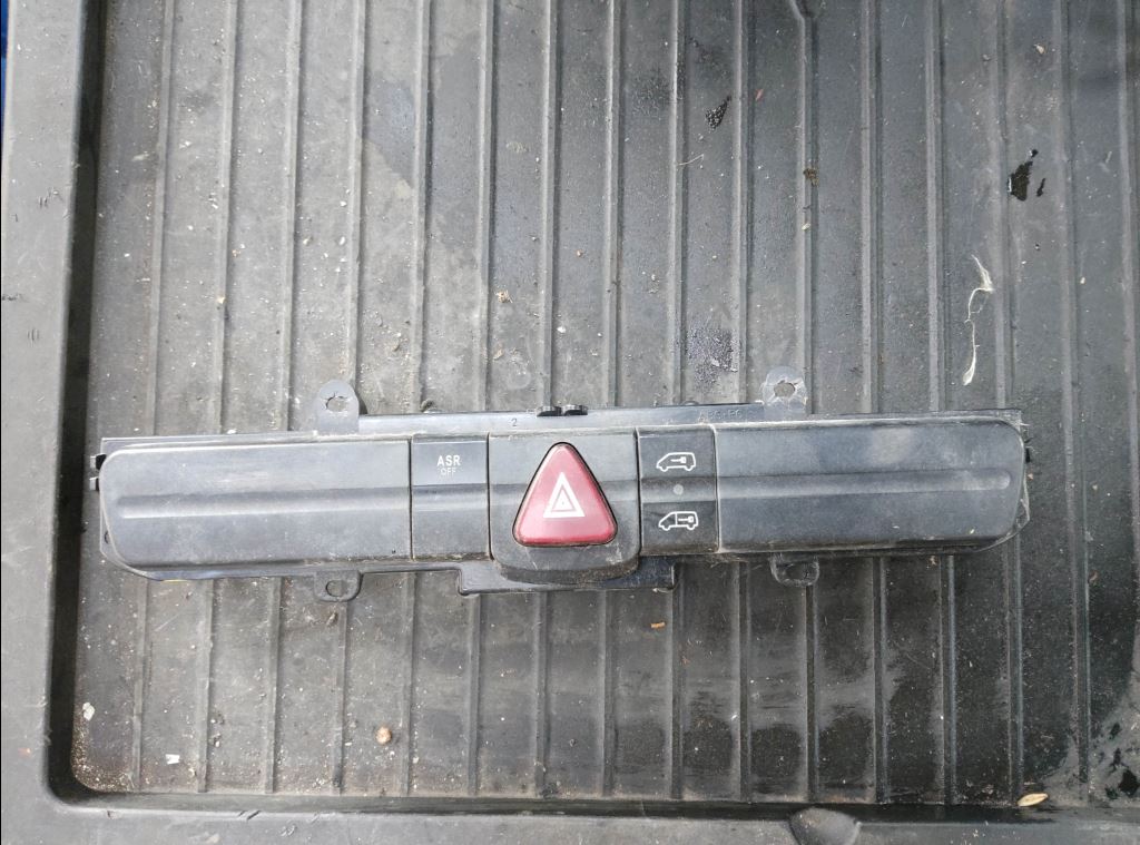 piece_MERCEDES SPRINTER 511D BLOC INTERRUPTEUR A9065450107