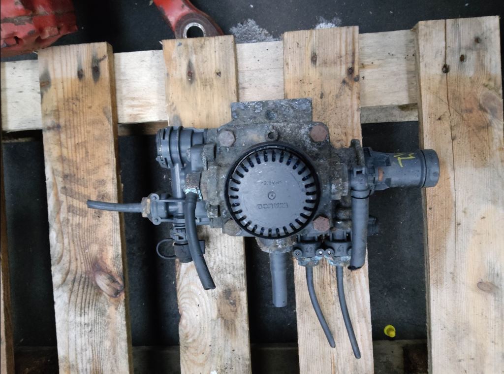 piece_MERCEDES ATEGO VALVE PNEUMATIQUE 4757210050