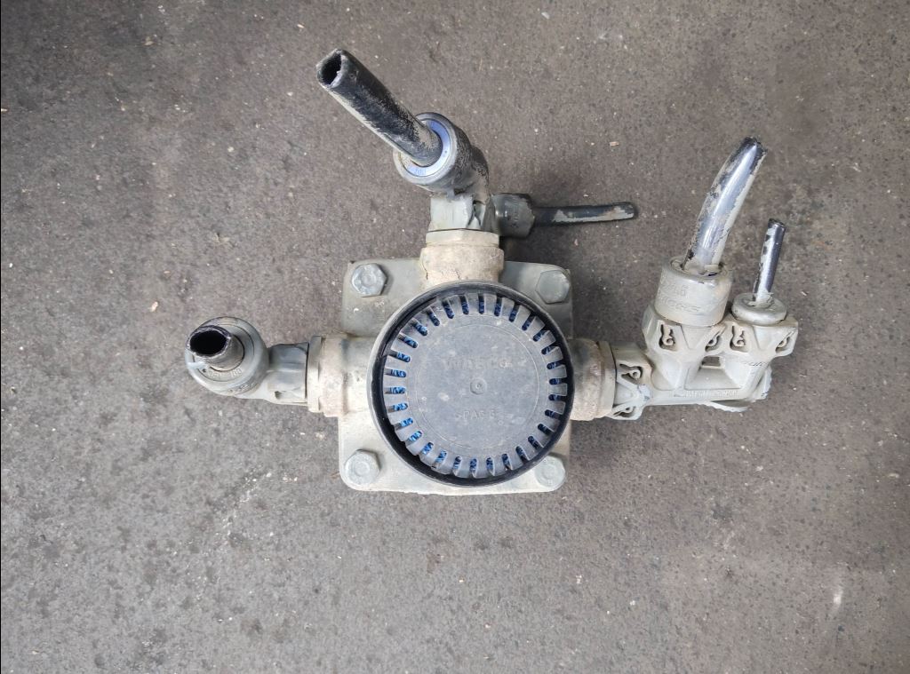 piece_VOLVO FE  VALVE RELAIS 20590781