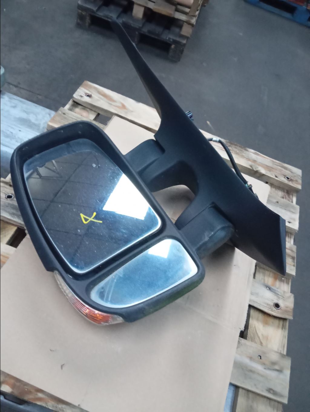 piece_RENAULT MASTER 2.3 DCI - 16V TURBO RETROVISEUR ELECTRIQUE GAUCHE 963021976R