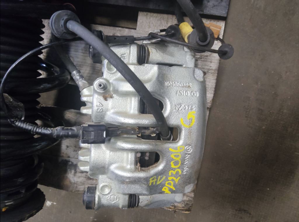 piece_RENAULT MASTER 4 ETRIER DE FREIN AVANT GAUCHE 410119220R