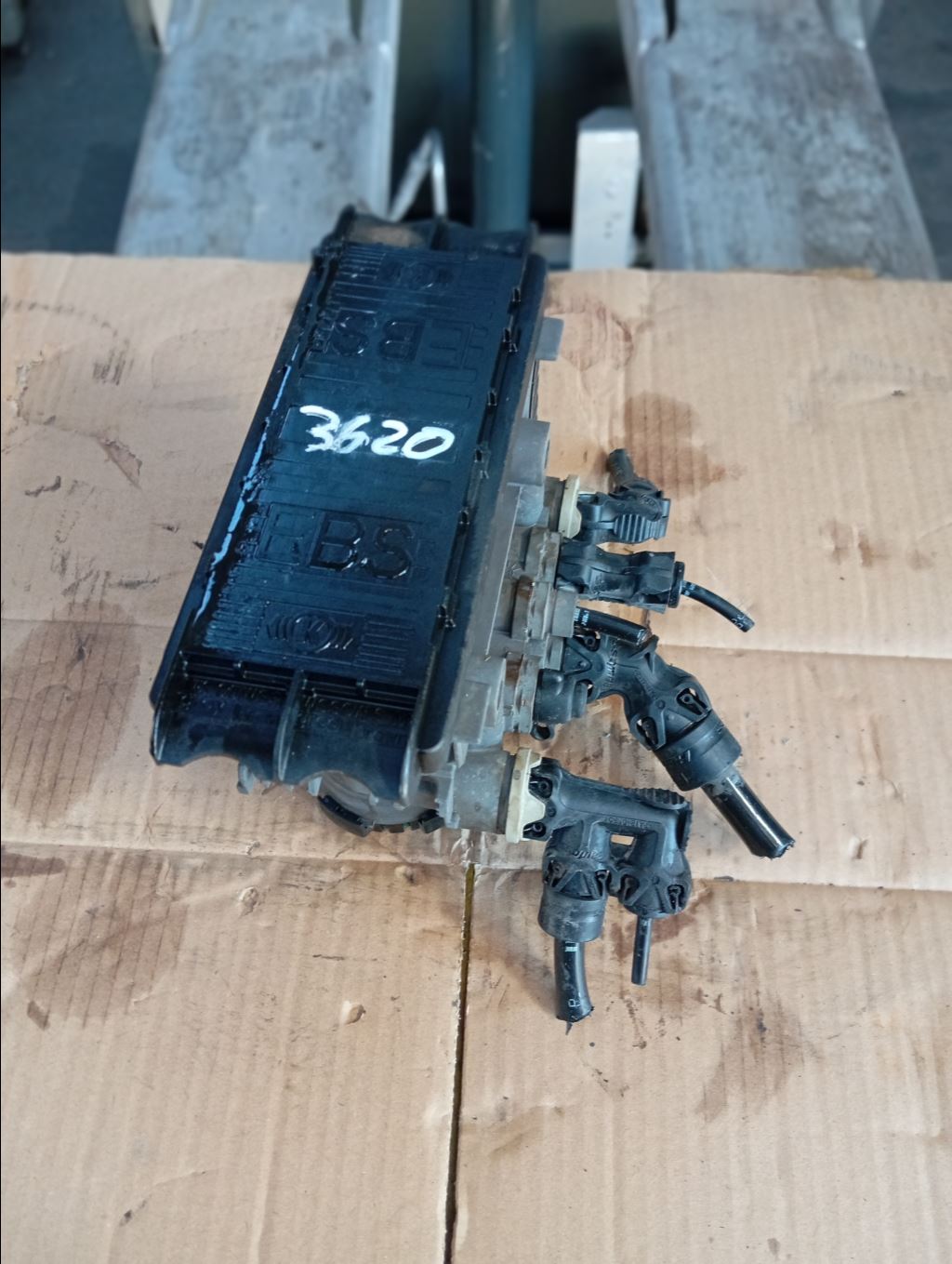 piece_RENAULT T  VALVE DE FREIN EBS AR 22225566