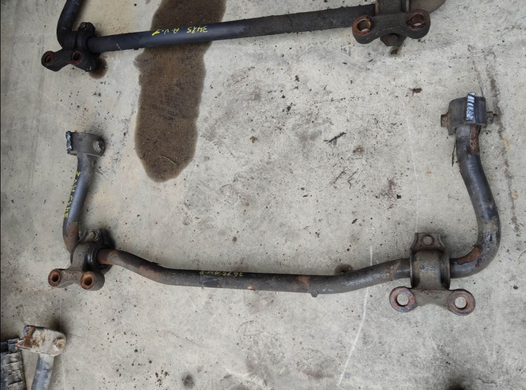 piece_DAF CF85  BARRE STABILISATRICE AVANT ESSIEU NUMERO 2  1685000