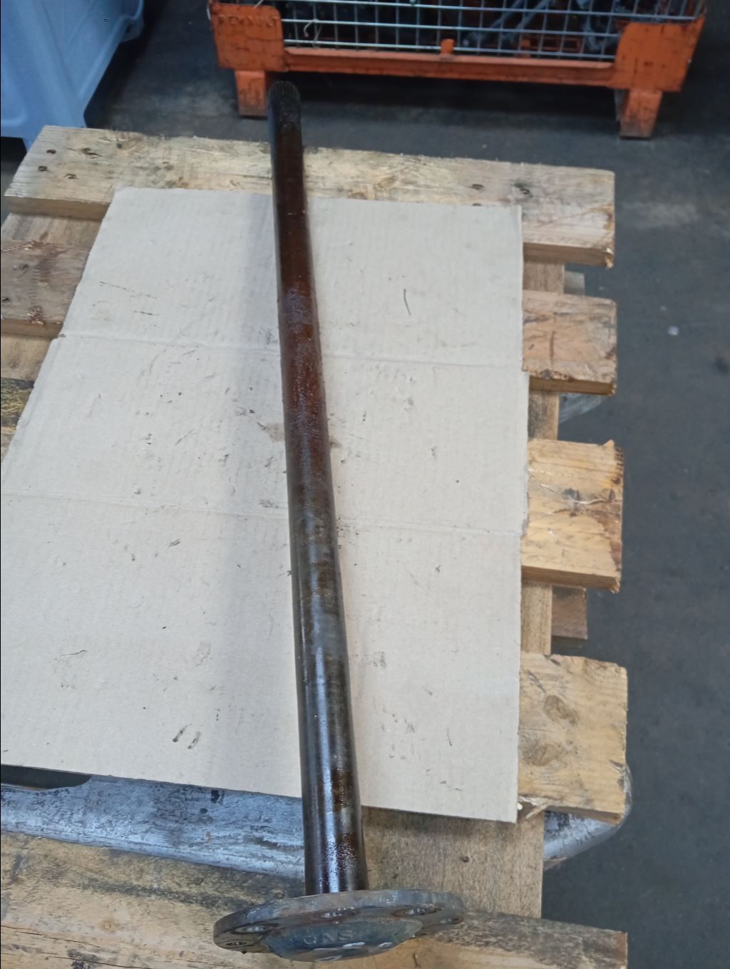 piece_IVEC35C15 ARBRE DE ROUE ARRIERE DROIT 99808405