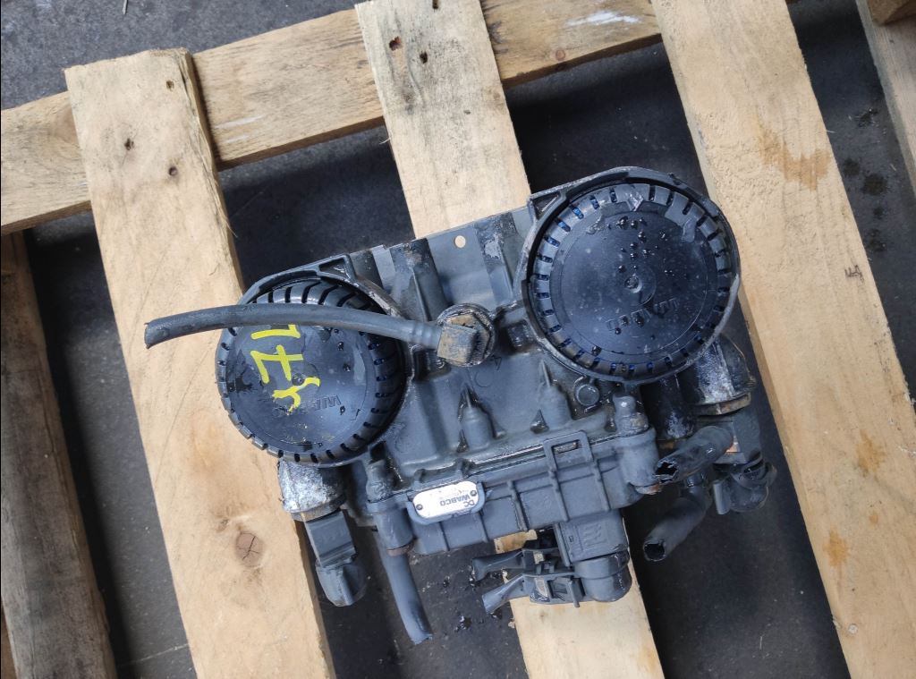 piece_MERCEDES ACTROS VALVE DE FREIN EBS AR A0004296424