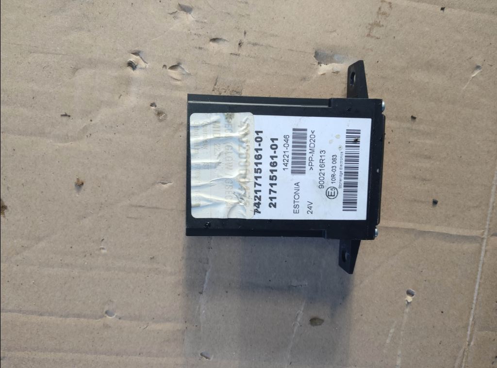 piece_RENAULT D NARROW BOITIER UNITE DE COMMANDE 21715161-01