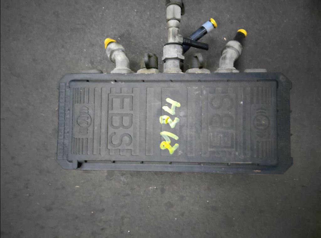 piece_RENAULT MID VALVE DE FREIN EBS AR K001411