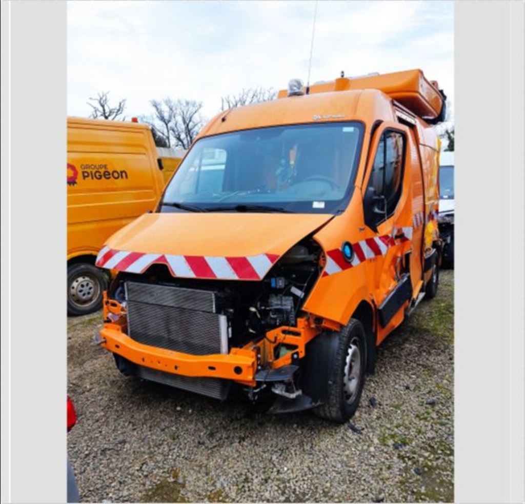 piece_IVECO 35S12  BERCEAU AVANT 504260932