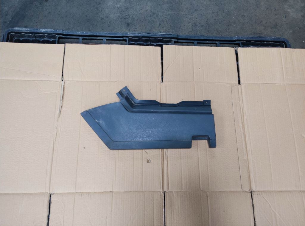 piece_RENAULT T440 BANDEAU SUR TABLEAU DE BORD 7484579098