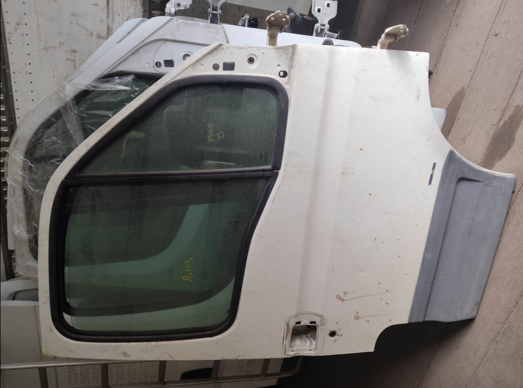 piece_IVECO 50C15 PORTE AVANT DROITE 99969025