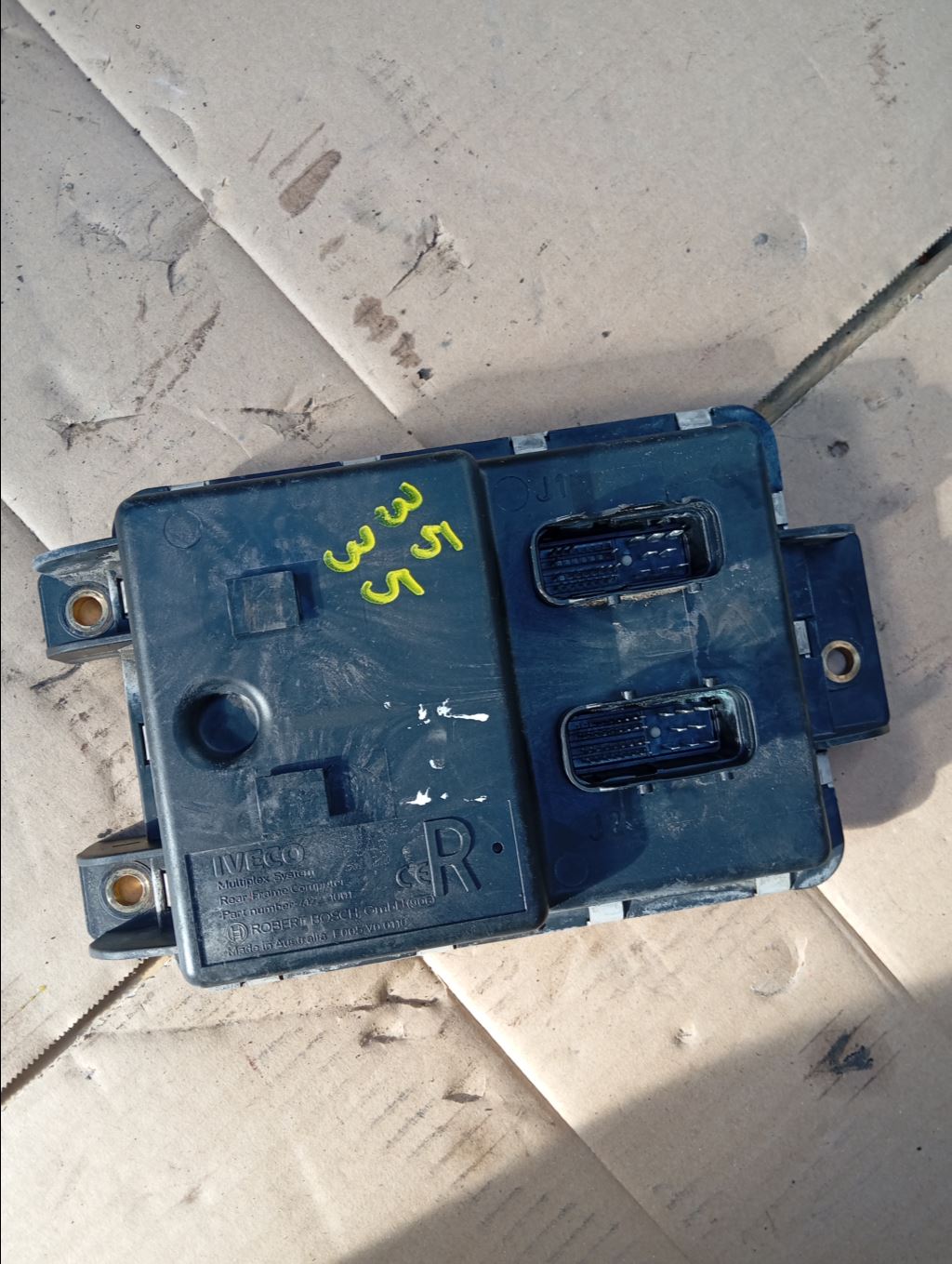 piece_IVECO 190S35  BOITIER ECU 41221001