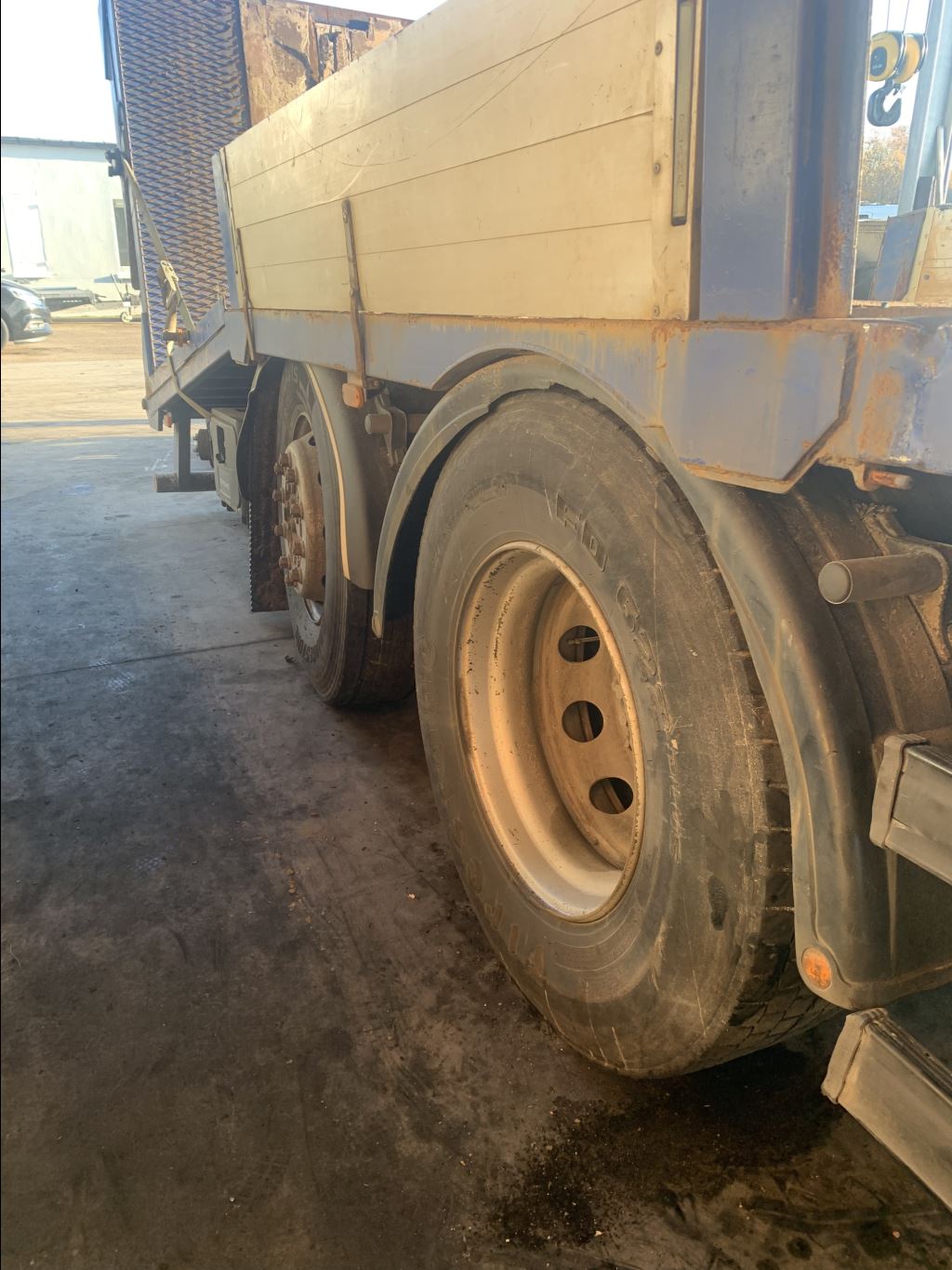 piece_IVECO 260S36  ARBRE DE ROUE ARRIERE GAUCHE 42559741