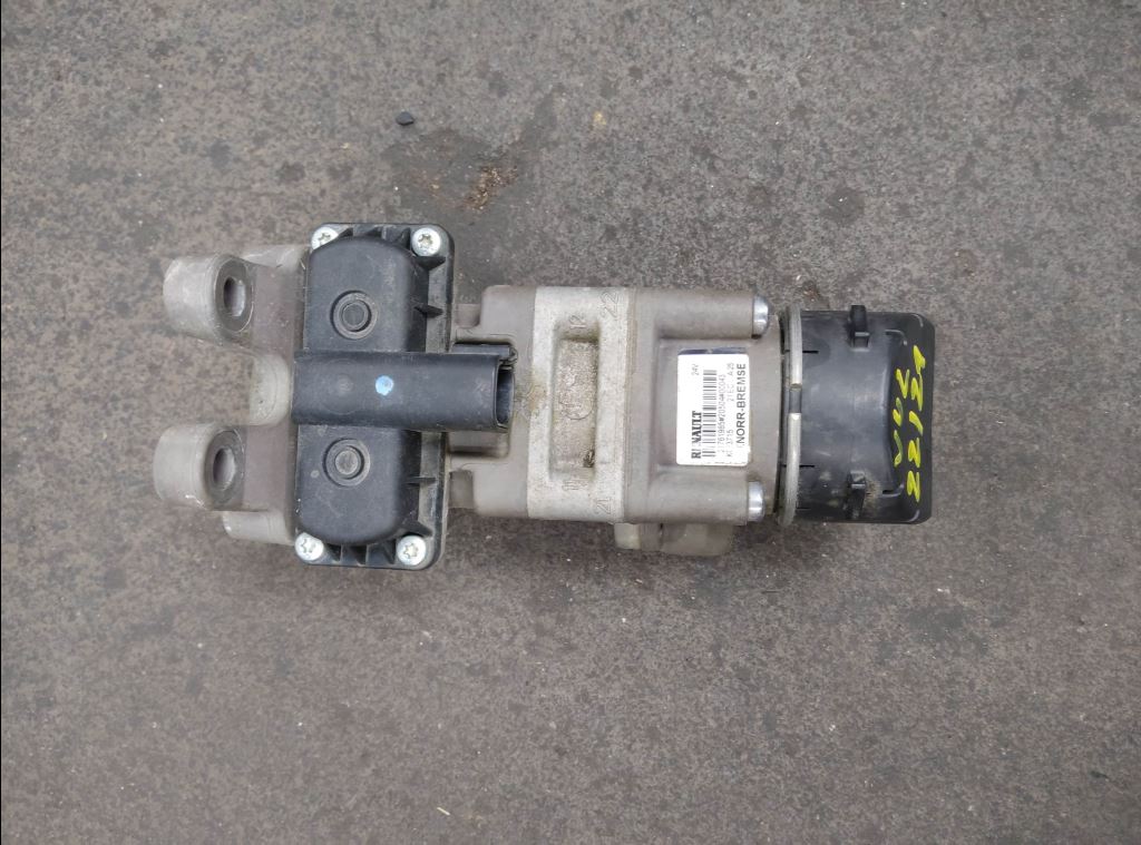 piece_RENAULT D 250 VALVE ROBINET DE FREIN 7421761965