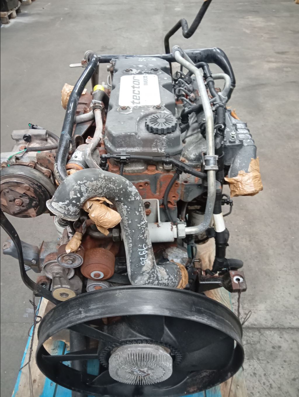 piece_IVECO 80E18 MOTEUR F4AE3481B