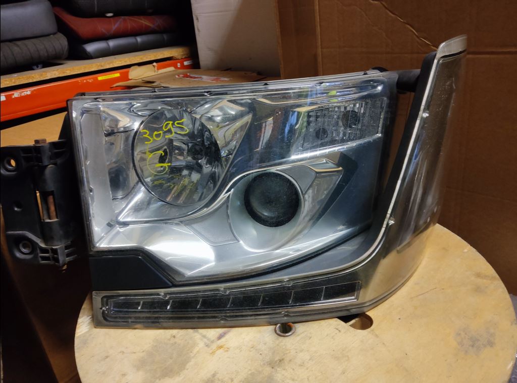 piece_RENAULT T 460  PHARE GAUCHE 7482622242