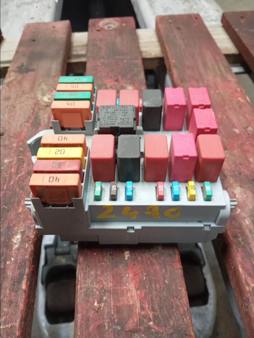 piece_CITROEN JUMPER BOITIER FUSIBLE 1367661080